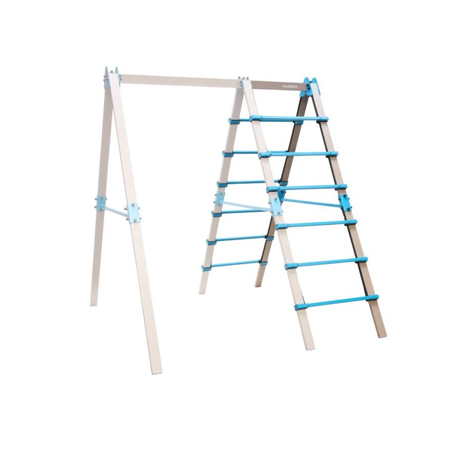 Metallleiter in A-Form mit blauen Akzenten vor weißem Hintergrund. Metallleiter in A-Form mit blauen Akzenten vor weißem Hintergrund.