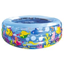 Blaues aufblasbares Kinderplanschbecken mit bunten Cartoon-Fischen und Meeresmotiven an den Seiten.