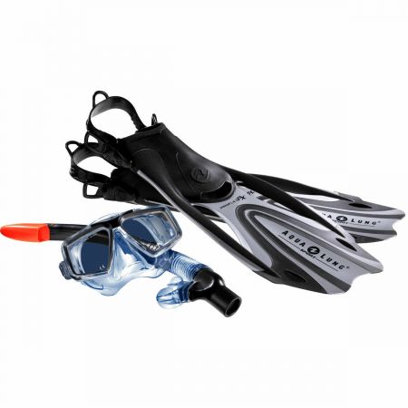 Grau-schwarze Schwimmflossen, eine Schnorchel und eine Taucherbrille mit klarem Rahmen und orangefarbener Spitze. Grau-schwarze Schwimmflossen, eine Schnorchel und eine Taucherbrille mit klarem Rahmen und orangefarbener Spitze.