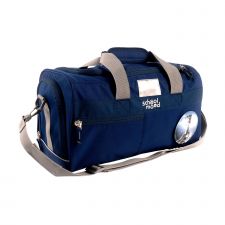 Dunkelblaue Sporttasche mit grauen Henkeln und Gurt sowie einem kleinen runden Mondbild an der Seite.