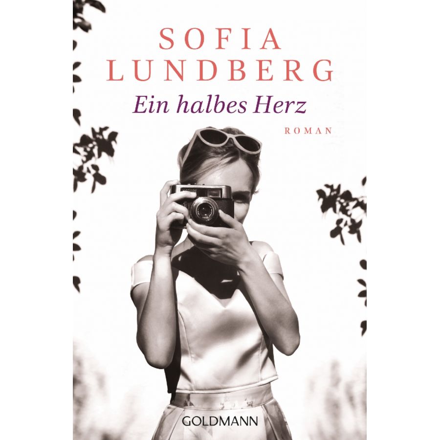 Buchcover: Eine Frau in Vintagekleidung fotografiert, Titel Sofia Lundberg Ein halbes Herz ist zu lesen.