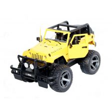 Gelber Spielzeug-Offroad-Jeep mit großen Reifen, offenen Türen und robustem Stoßfänger auf weißem Hintergrund.