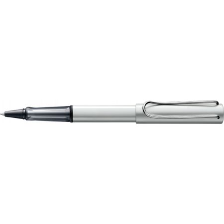 Silber-schwarzer Stift mit Metallclip liegt horizontal auf weißem Hintergrund.