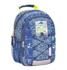 Blauer Kinderrucksack mit maritimen Mustern wie Schiffen und Wellen sowie dem Schriftzug Pirat Ahoi!.