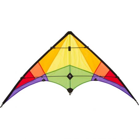 Ein bunter Delta-Drachen mit gelben, orangen, roten, grünen und lila Segmenten vor weißem Hintergrund.