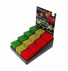 Display-Box mit Dynacube-Puzzles: grüne, gelbe und rote Würfel mit Mustern sind in Reihen angeordnet.