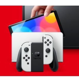 Eine Hand steckt eine Nintendo Switch OLED mit weißen Joy-Con-Controllern in die Dockingstation.