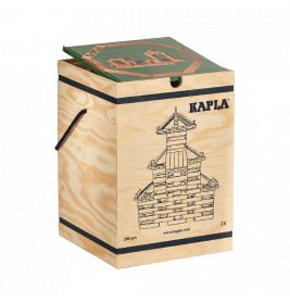 Holzkiste mit schwarzen Griffen, KAPLA-Aufschrift, Blockstruktur-Abbildung und geöffnetem grünem Deckel.