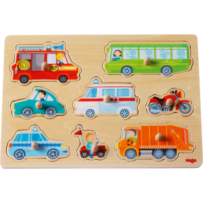 Holzpuzzle mit Cartoon-Fahrzeugen: Feuerwehrwagen, Bus, Polizeiauto, Krankenwagen und Lkw. Holzpuzzle mit Cartoon-Fahrzeugen: Feuerwehrwagen, Bus, Polizeiauto, Krankenwagen und Lkw.