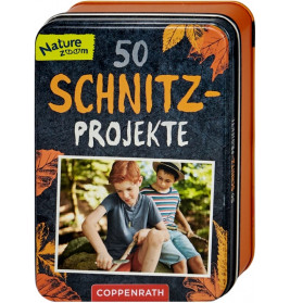 Blechdose 50 Schnitz-Projekte mit zwei Kindern beim Schnitzen im Freien, verziert mit Herbstblättern.