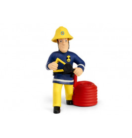 Spielzeug-Feuerwehrmann in blauer Uniform und gelbem Helm mit Schlauch neben roter Schlauchrolle.