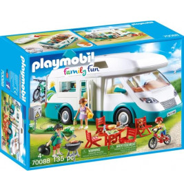 Playmobil Family Fun Campingbus-Set mit Figuren, Fahrrädern, Grill und weiterem Campingzubehör in der Verpackung.