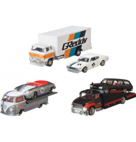 Vier Spielzeugfahrzeuge: Zwei Rennwagen und zwei passende Transporter, einer mit Anhänger, einer mit Rampe.