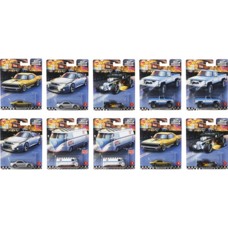 Zehn verpackte Hot Wheels-Autos mit verschiedenen Modellen und Designs liegen in zwei Reihen nebeneinander.