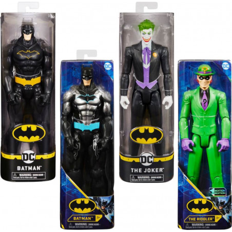 Vier DC-Actionfiguren in Boxen: zweimal Batman, einmal Joker und einmal Riddler nebeneinander. Vier DC-Actionfiguren in Boxen: zweimal Batman, einmal Joker und einmal Riddler nebeneinander.