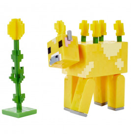 Eine gelbe, klobige Spielzeugkuh mit würfelförmigen Blumen steht neben einer passenden, gelben Blockblume.