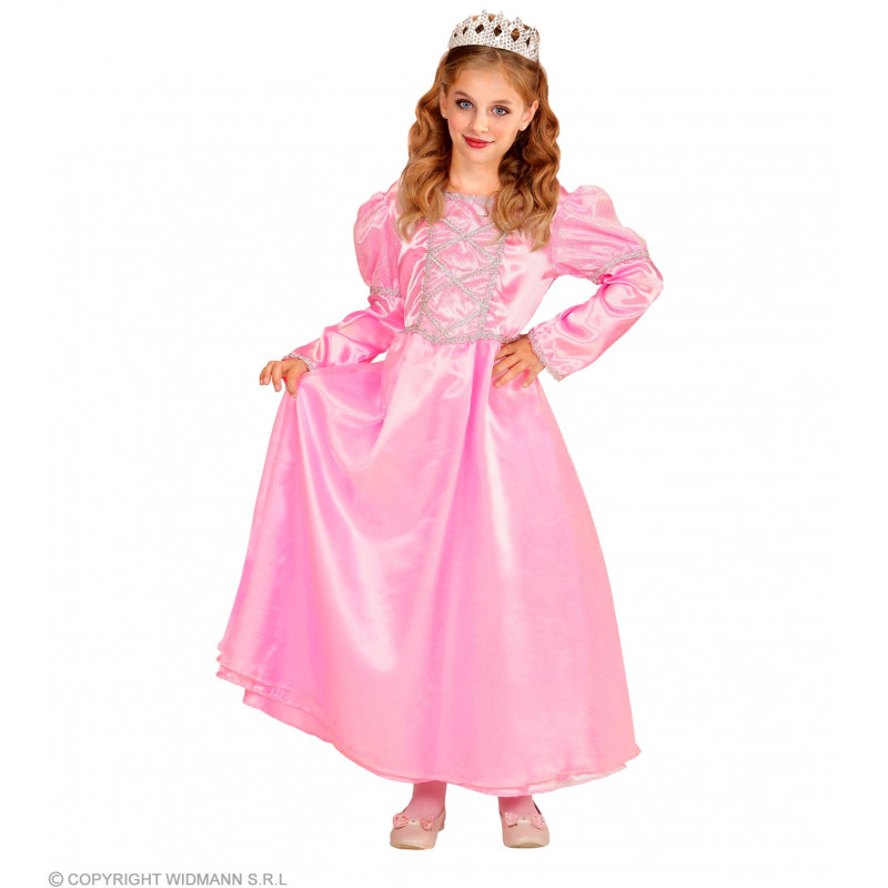 Mädchen im glänzenden pinken Prinzessinnenkleid und Tiara, lächelt und hält die Seiten ihres Kleides fest. Mädchen im glänzenden pinken Prinzessinnenkleid und Tiara, lächelt und hält die Seiten ihres Kleides fest.