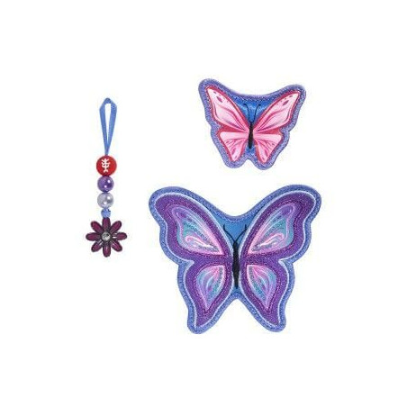 Zwei bestickte Schmetterlingsaufnäher und ein Blumen-Schlüsselanhänger mit Perlen auf weißem Hintergrund. Zwei bestickte Schmetterlingsaufnäher und ein Blumen-Schlüsselanhänger mit Perlen auf weißem Hintergrund.