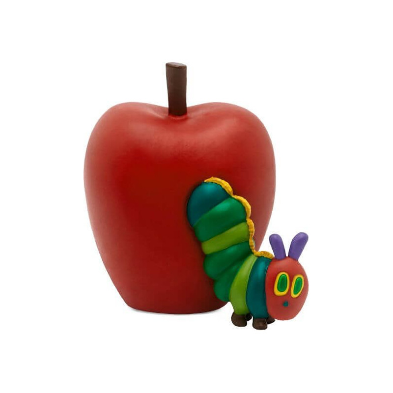 Eine bunte Raupe aus Knete liegt neben einem großen roten Apfel auf weißem Hintergrund. Eine bunte Raupe aus Knete liegt neben einem großen roten Apfel auf weißem Hintergrund.