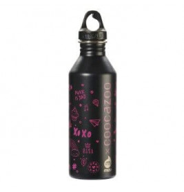 Schwarze Wasserflasche mit pinken Designs und den Wörtern XoXo und bozz an der Seite.