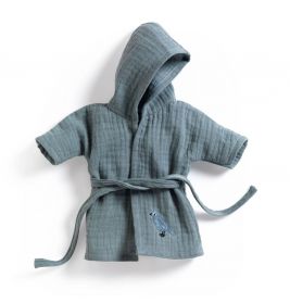 Kleine blaue Kapuzenrobe mit Gürtel und gesticktem Vogel am unteren Saum.