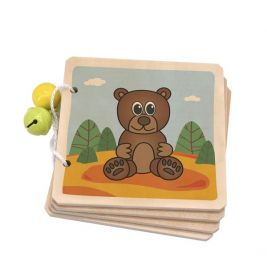 Holzbuch mit Comic-Bär auf dem Umschlag, zwei gelbe Glocken an weißer Schnur befestigt.