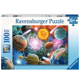 Schachtel mit 100-teiligem Ravensburger Weltraum-Puzzle mit bunten Planeten, Sternen und Galaxien.