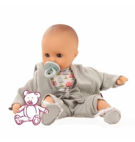 Eine Babypuppe mit Schnuller und grauem Schlafanzug sitzt neben einer Abbildung eines rosa Teddybären.