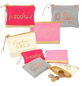 Bunte Münzbeutel mit motivierenden Sprüchen, aus einem Beutel fallen einige Münzen heraus.