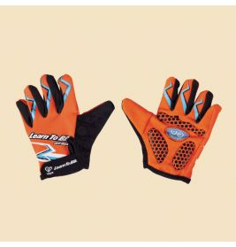 Ein orange-schwarzes Paar Fahrradhandschuhe mit blauen Akzenten, jeweils mit Handfläche oben und unten gezeigt.