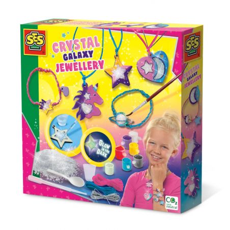 Box des SES Crystal Galaxy Jewellery Kits mit bunten Ketten, Sternmotiven und einem lächelnden Kind auf der Vorderseite.