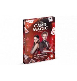 Rote Card Magic-Box mit Thommy Ten und Amélie van Tass, schwebenden Spielkarten und rotem Hintergrund.