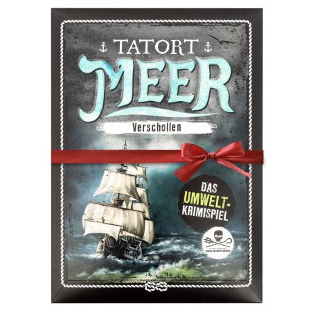 Tatort Meer: Verschollen, Spielbox mit Segelschiff, rotem Band und Label für Umwelt-Krimispiel. Tatort Meer: Verschollen, Spielbox mit Segelschiff, rotem Band und Label für Umwelt-Krimispiel.