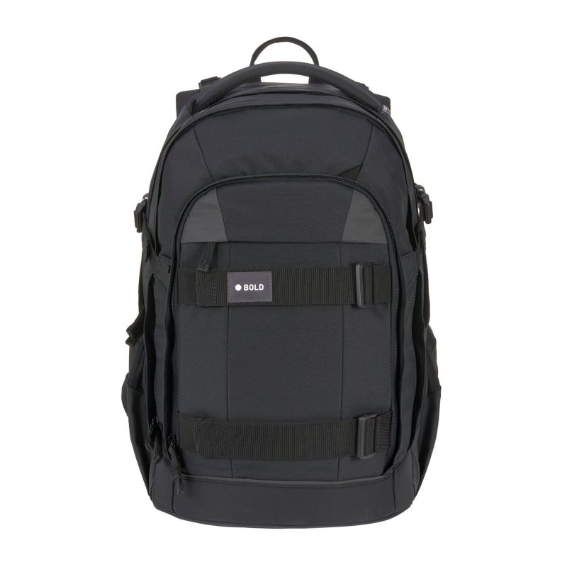 Schwarzer Rucksack mit mehreren Fächern, Frontgurten und kleinem BOLD-Label auf der Vordertasche.