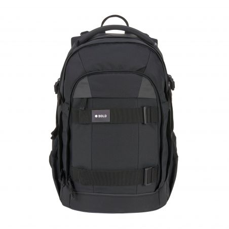 Schwarzer Rucksack mit mehreren Fächern, Frontgurten und kleinem BOLD-Label auf der Vordertasche.
