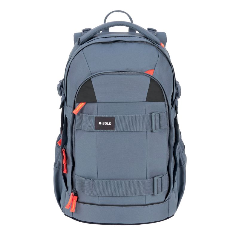 Grauer Rucksack mit orangefarbenen Reißverschluss-Zippern, Frontgurten und Tragegriff, von vorne gesehen. Grauer Rucksack mit orangefarbenen Reißverschluss-Zippern, Frontgurten und Tragegriff, von vorne gesehen.