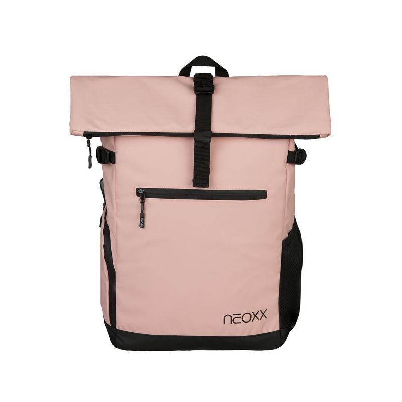 Hellrosa Rolltop-Rucksack mit schwarzen Trägern, Fronttasche mit Reißverschluss und neoxx-Logo unten rechts. Hellrosa Rolltop-Rucksack mit schwarzen Trägern, Fronttasche mit Reißverschluss und neoxx-Logo unten rechts.