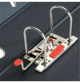 Nahaufnahme eines Metall-Hebemechanismus mit roten Kunststoffteilen auf dunklem Ordner.