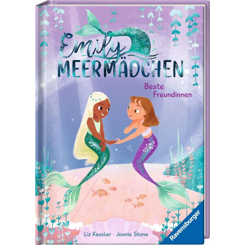 Zwei lächelnde Meerjungfrauen halten sich unter Wasser an den Händen, umgeben von Pflanzen und Fischen; deutsches Buchcover.