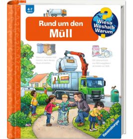 Kinder und Erwachsene trennen Müll draußen, während ein Müllwagen in einem Wohngebiet Abfall einsammelt.