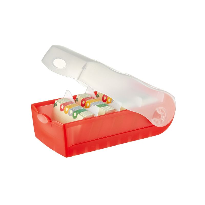 Rote Butterdose mit transparentem Deckel, darin zwei gemusterte, verpackte Butterstücke.