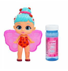 Puppe mit blauen Haaren, pinken Schmetterlingsflügeln, rotem Outfit und einer Flasche Seifenblasenlösung daneben.