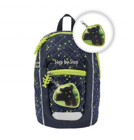 Dunkelblauer Rucksack mit grünen Akzenten und einem Frontpatch mit schwarzem Panther.