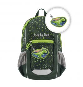 Grüner und schwarzer Rucksack mit Dinosaurier-Anhänger und Step by Step-Schriftzug auf der Vorderseite.