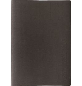 Geschlossenes, schlichtes schwarzes Notizbuch mit strukturierter Oberfläche und dezent geprägtem Text am Rand.