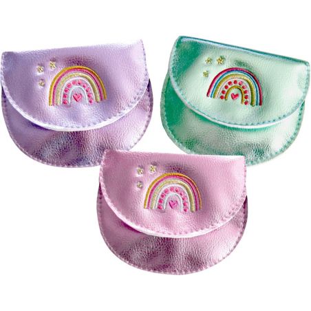 Drei kleine Münzbörsen in Pastellfarben mit Regenbogen- und Sternstickerei auf der Vorderseite.