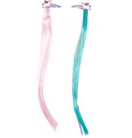 Zwei Haarspangen mit langen Strähnen, eine rosa, eine blau, jeweils mit kleinem Einhorn verziert.