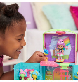 Gabby‘s Dollhouse, tragbares Spielset mit Regenbogenschrank und Gabby-Puppe, Überraschungs-Spielzeug