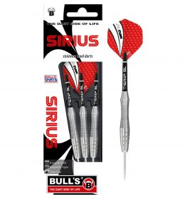 Drei BULLS SIRIUS Edelstahldarts mit roten Flights und silbernen Griffen in einer Verpackung.