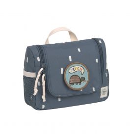 Blaue Lunch-Tasche mit Schildkröten-Patch MUNCH, weißem Henkel und seitlichen Mesh-Taschen.